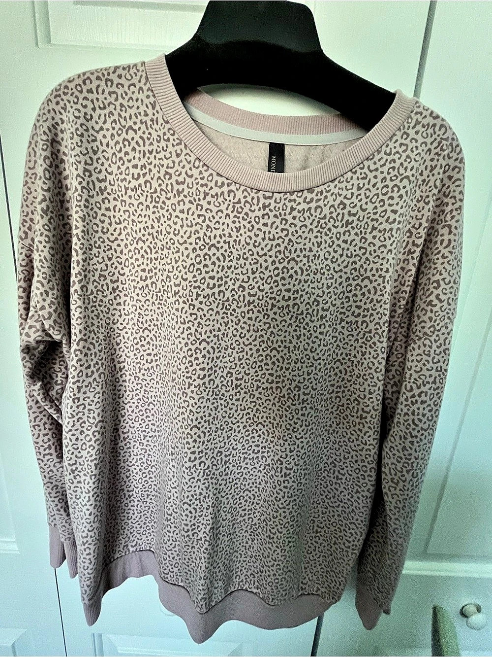 Mondetta Animal Print Long Sleeve Top in Pink & Gray Large Like New